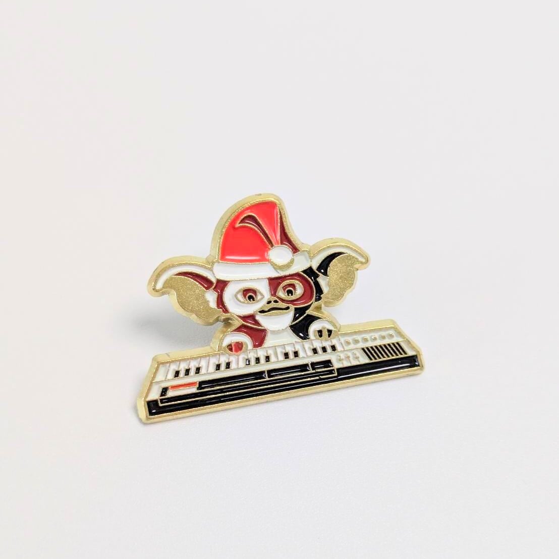 PINS（ピンズ）・缶バッジ | HAPPY GO LUCKY