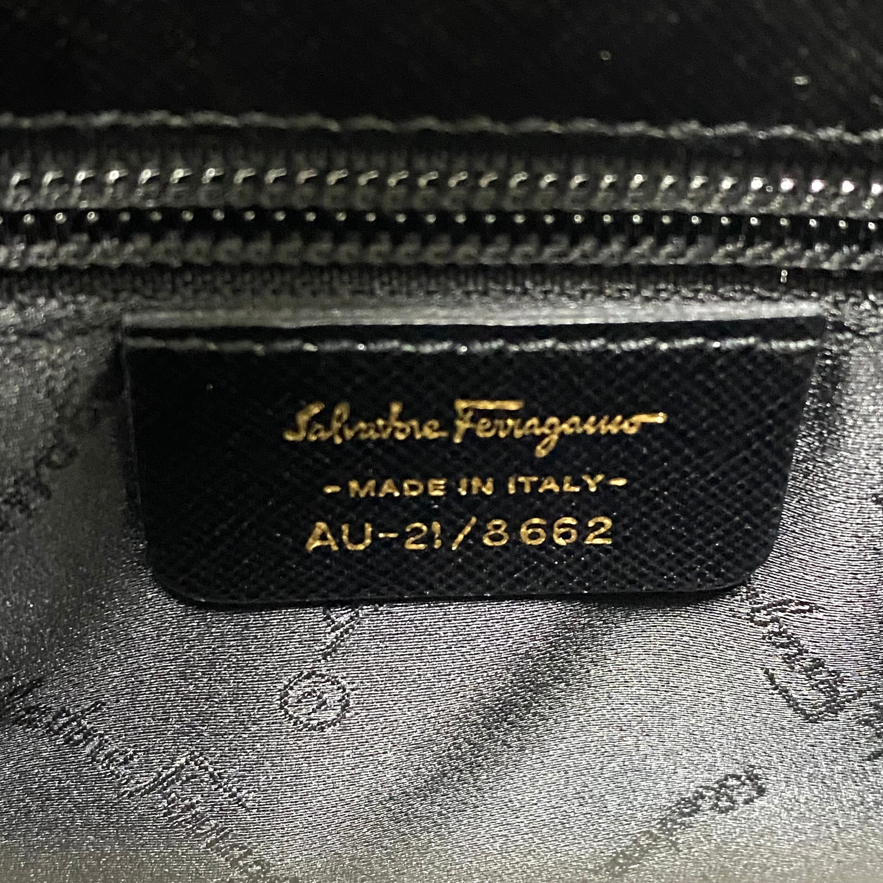 Salvatore Ferragamo フェラガモ ガンチーニ ワンショルダーバッグ