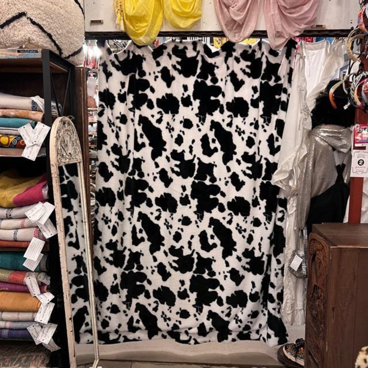 TOPANGA Homefurnishing　フリースウシ柄ブランケット　160×200cm　ひざ掛け　大判ブランケット　キャンプ　車中泊　スローケット