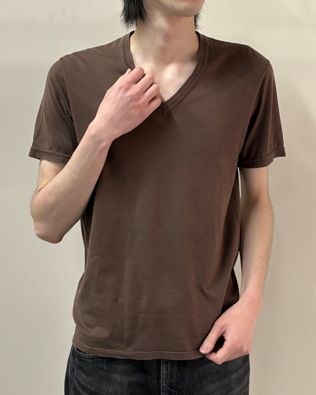 【GUCCI】v-neck t-shirt