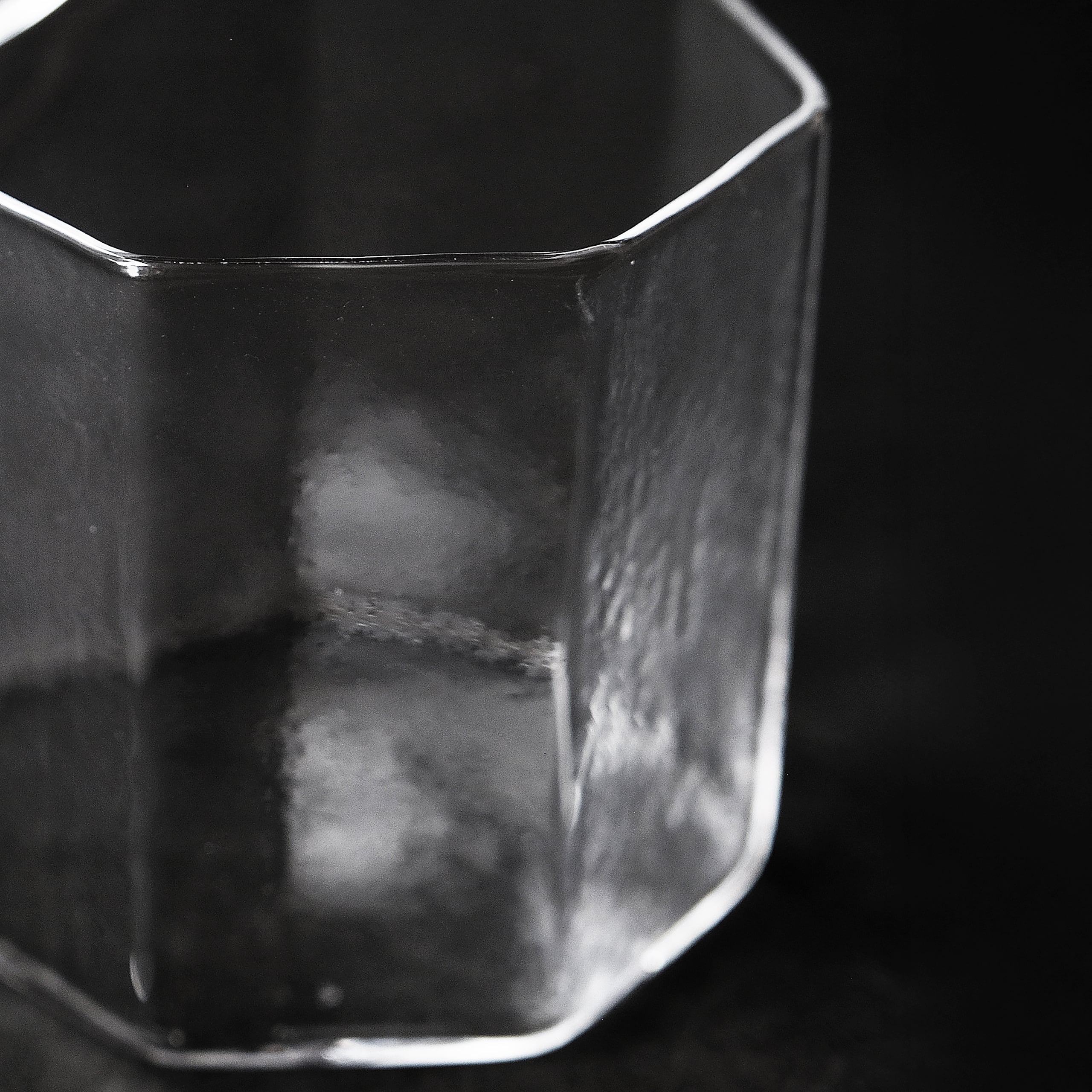 谷口嘉 Yoshimi Taniguchi 七角茶海 TCC-01 | les trois entrepôts