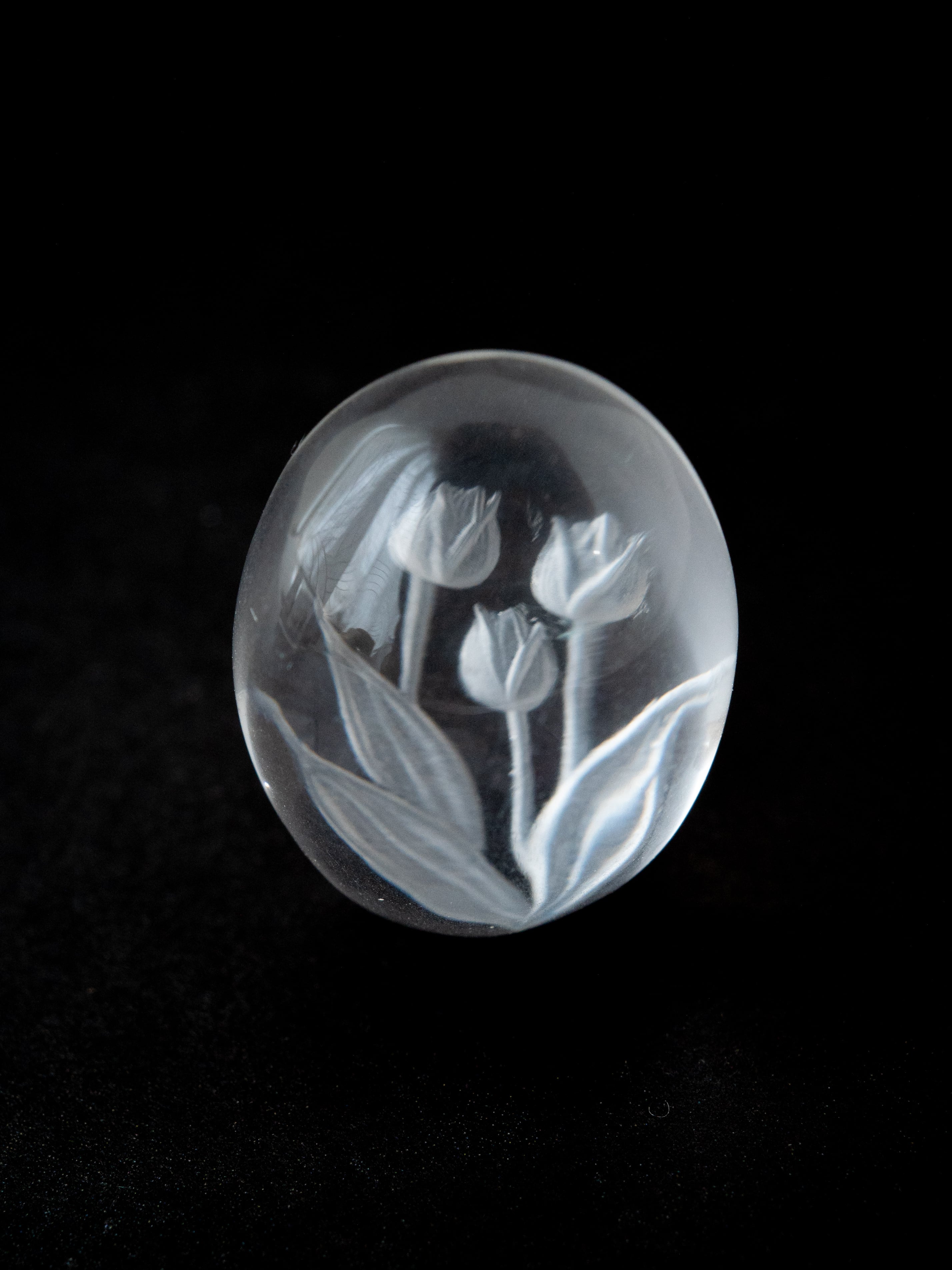 宝石ルース 『美しいクォーツのカービング』艶消し水晶コスモスシェープ7枚花びら！ 宝石ルース 『美しいクォーツのカービング』艶消し水晶コスモス