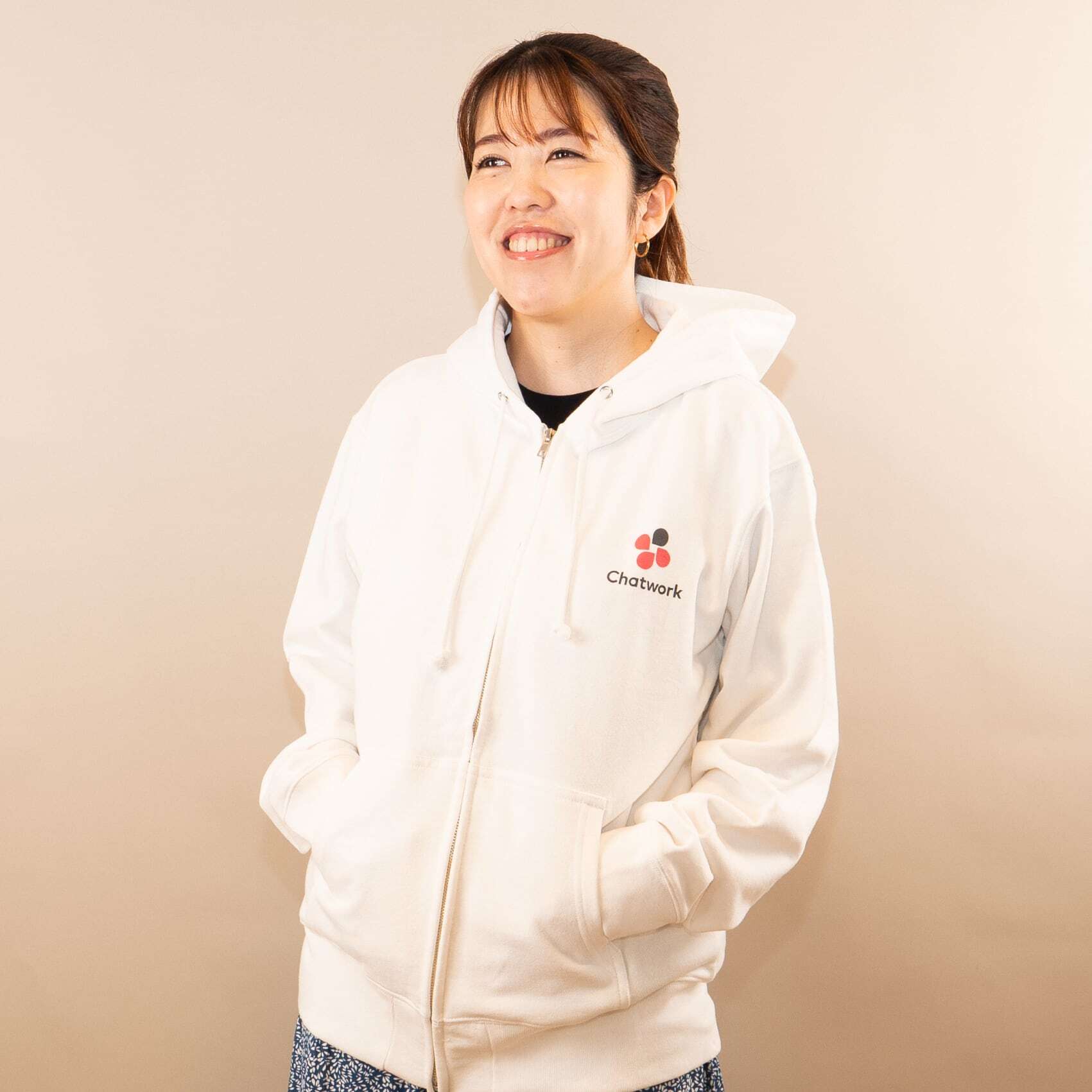 Chatwork ジップパーカー（White） | Chatwork STORE