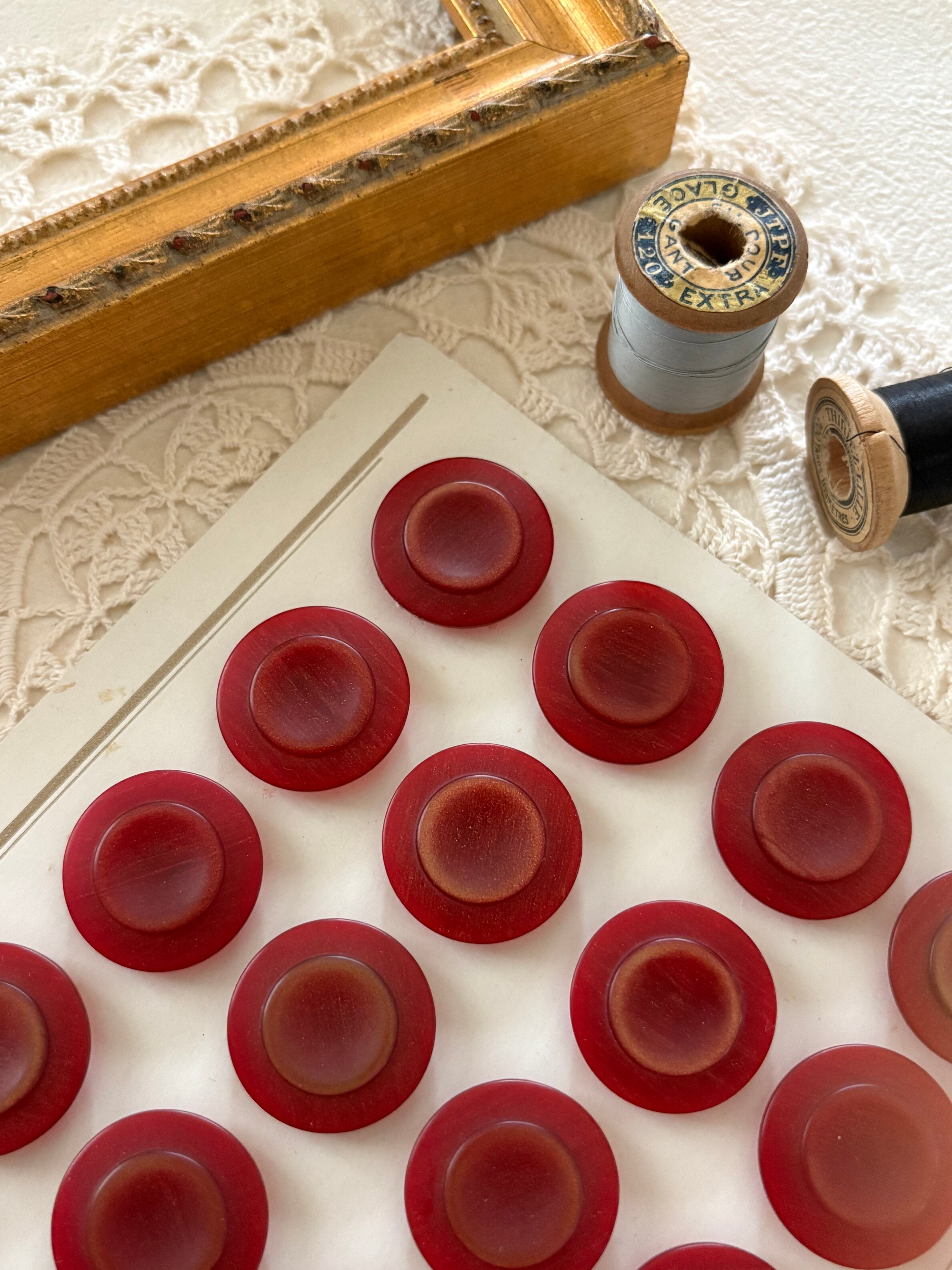 フランスVintageボタン プラスチックボタン レッド系 マット 21mm アクセサリーパーツ デコレーション材