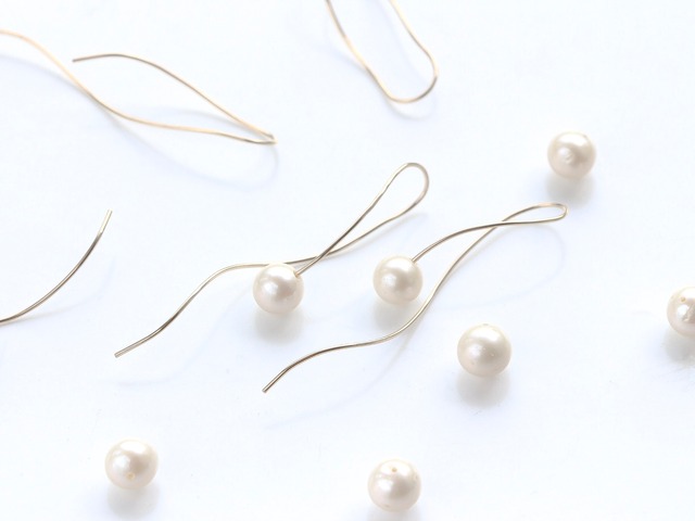 14kgf-nuance curve pearl  pierced earrings