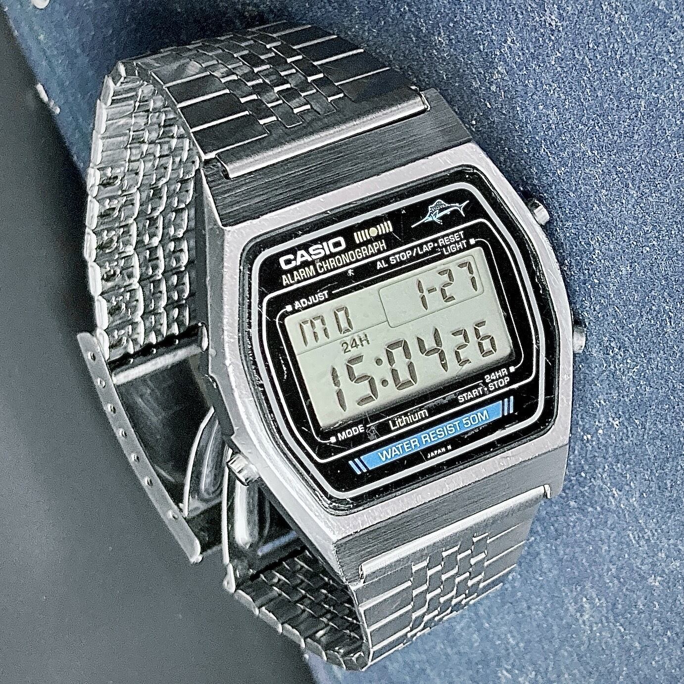 CASIO W-35 80s Marlinカジキ カシオマーリン　　ビンテージ CASIO W35 MARLIN 商品番号057 W35カジキの赤文字盤です、W35と言えば