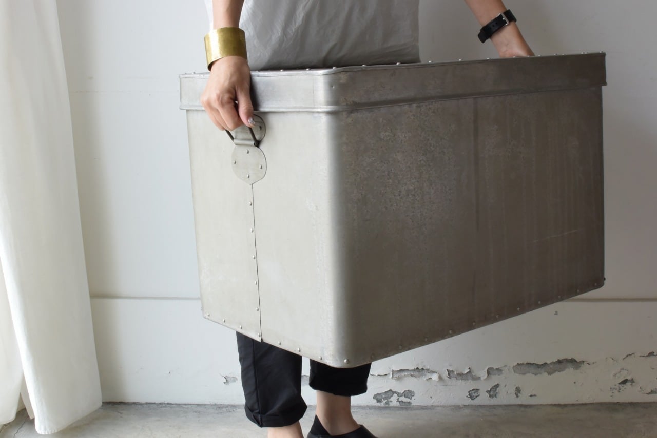 リベットのかっこいい大きめコンテナ | 古道具 こころね