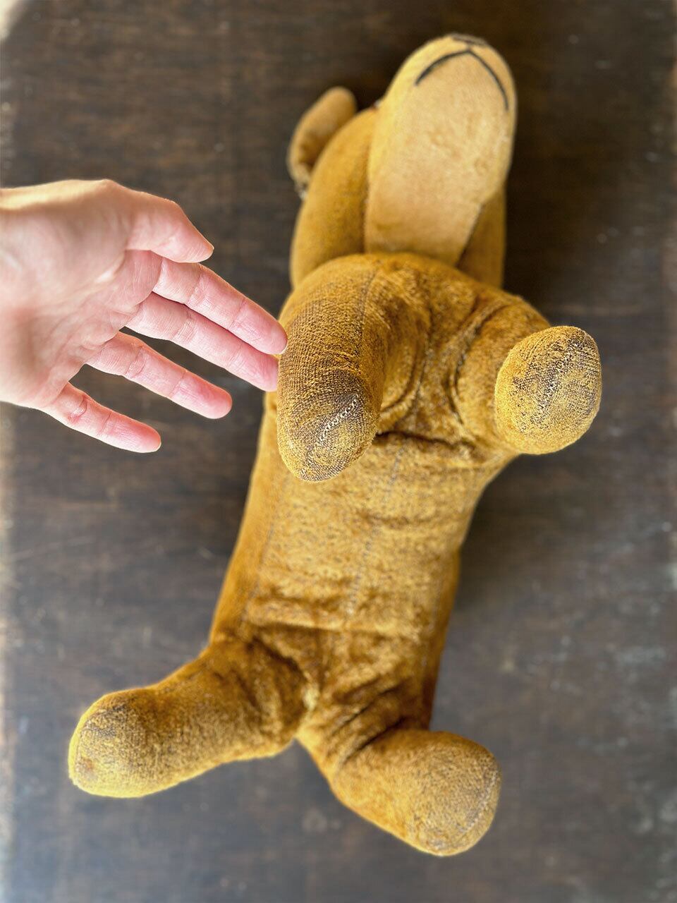 犬のぬいぐるみ イエローブラウン 耳折れ | Brocante de La Cocotte