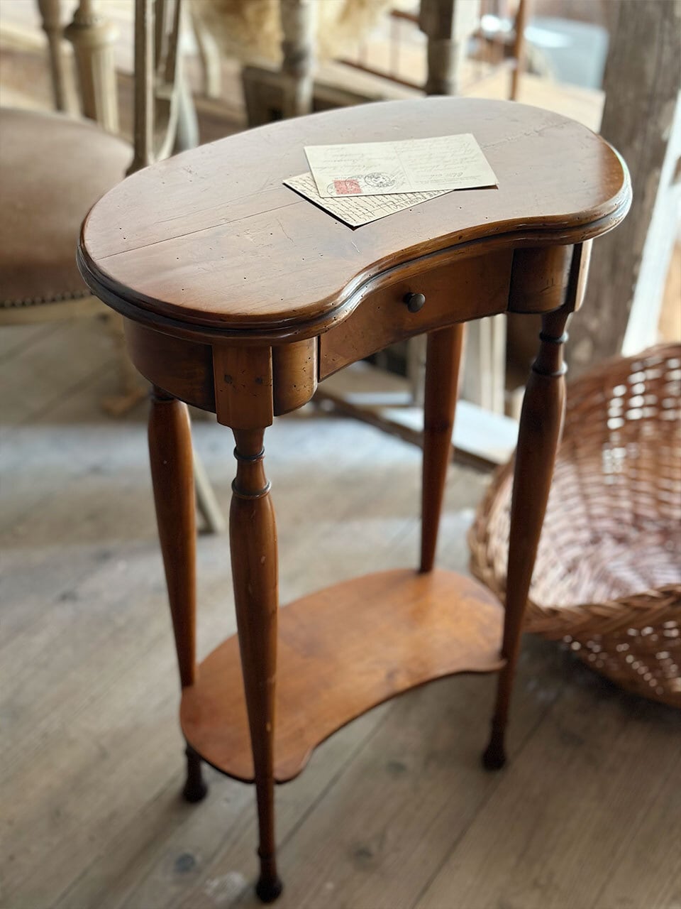 木製引き出し付き キドニーサイドテーブル 豆型テーブル | Brocante de