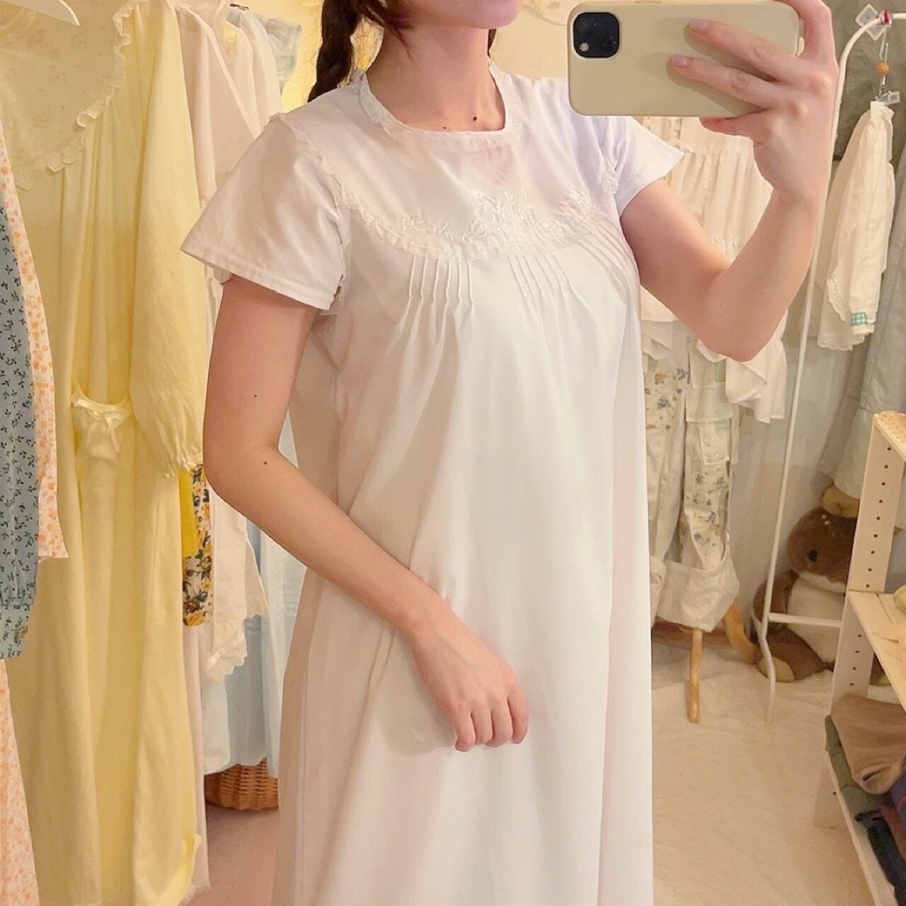 white lace embroidery sleeve less neglige