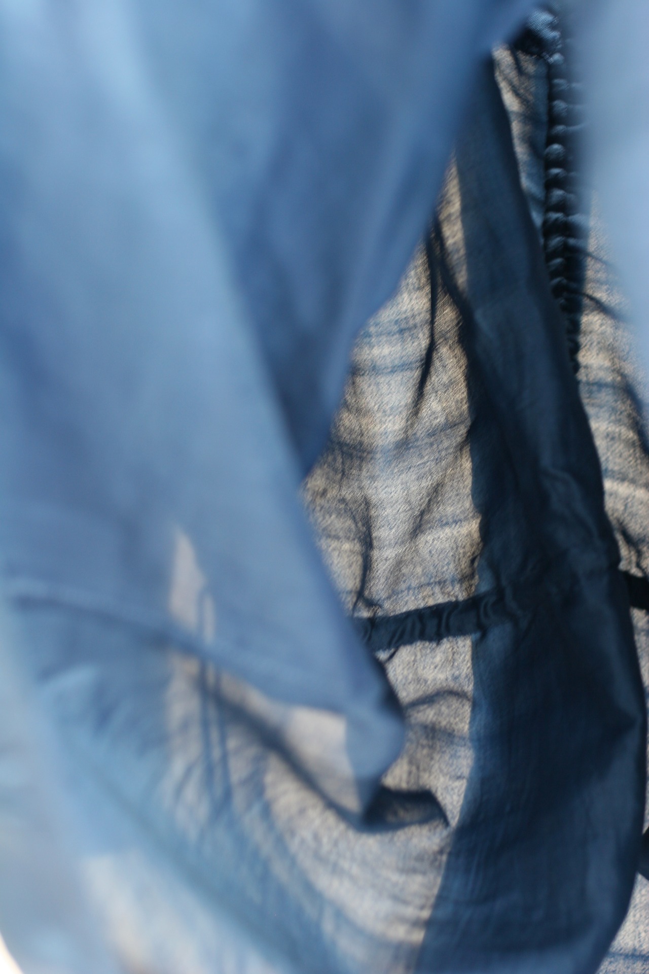 【BUNON】BACK BUTTON BLOUSE / Musk Blue（BN2004）