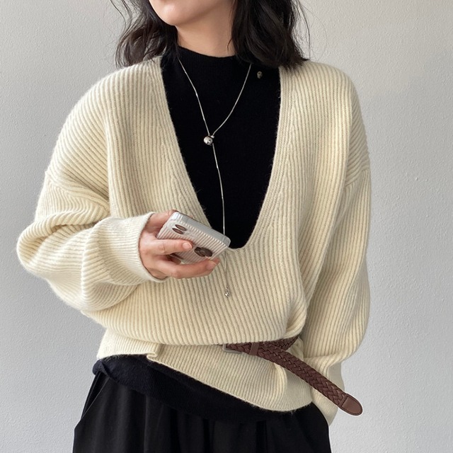 deep v-neck knit　J00353