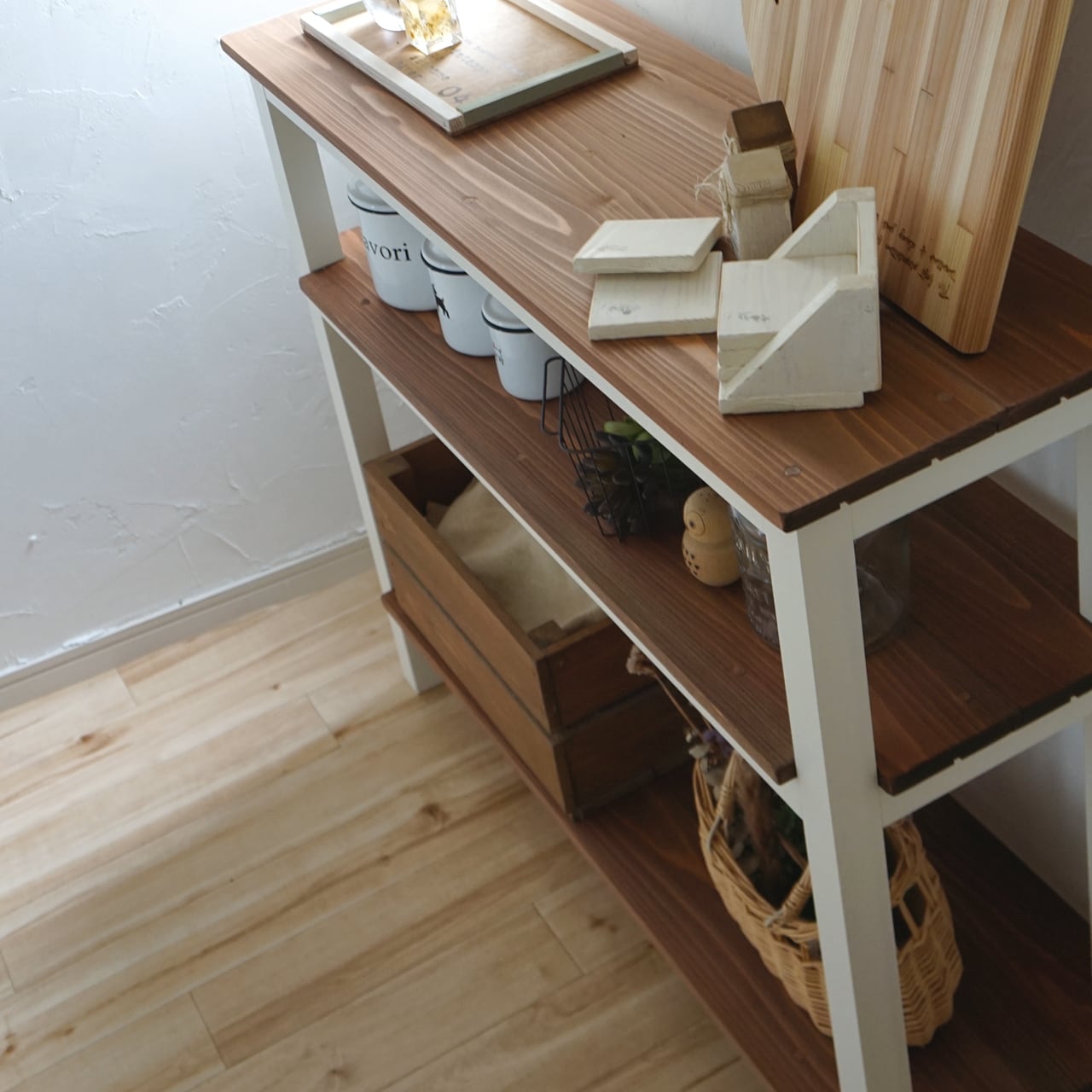 国産無垢材のシェルフ [脚付きタイプ] キッチン棚 / 収納棚 / 木製の棚
