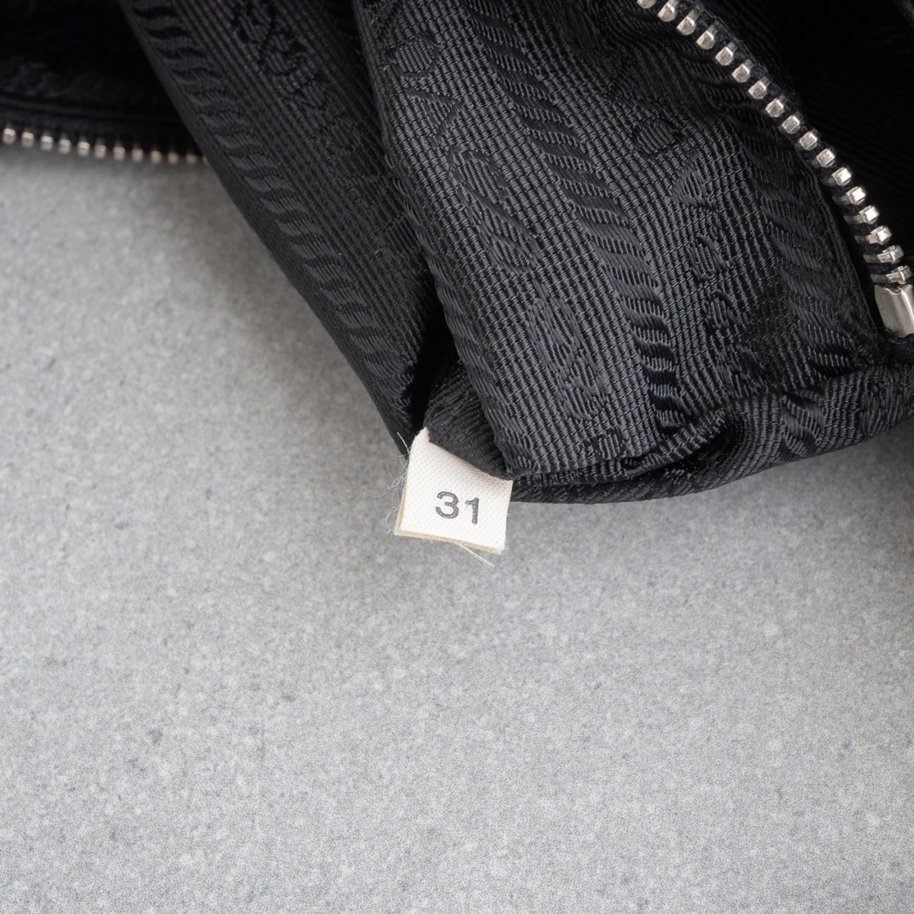 プラダ ショルダーバッグ ブラック ナイロン ヴィンテージ