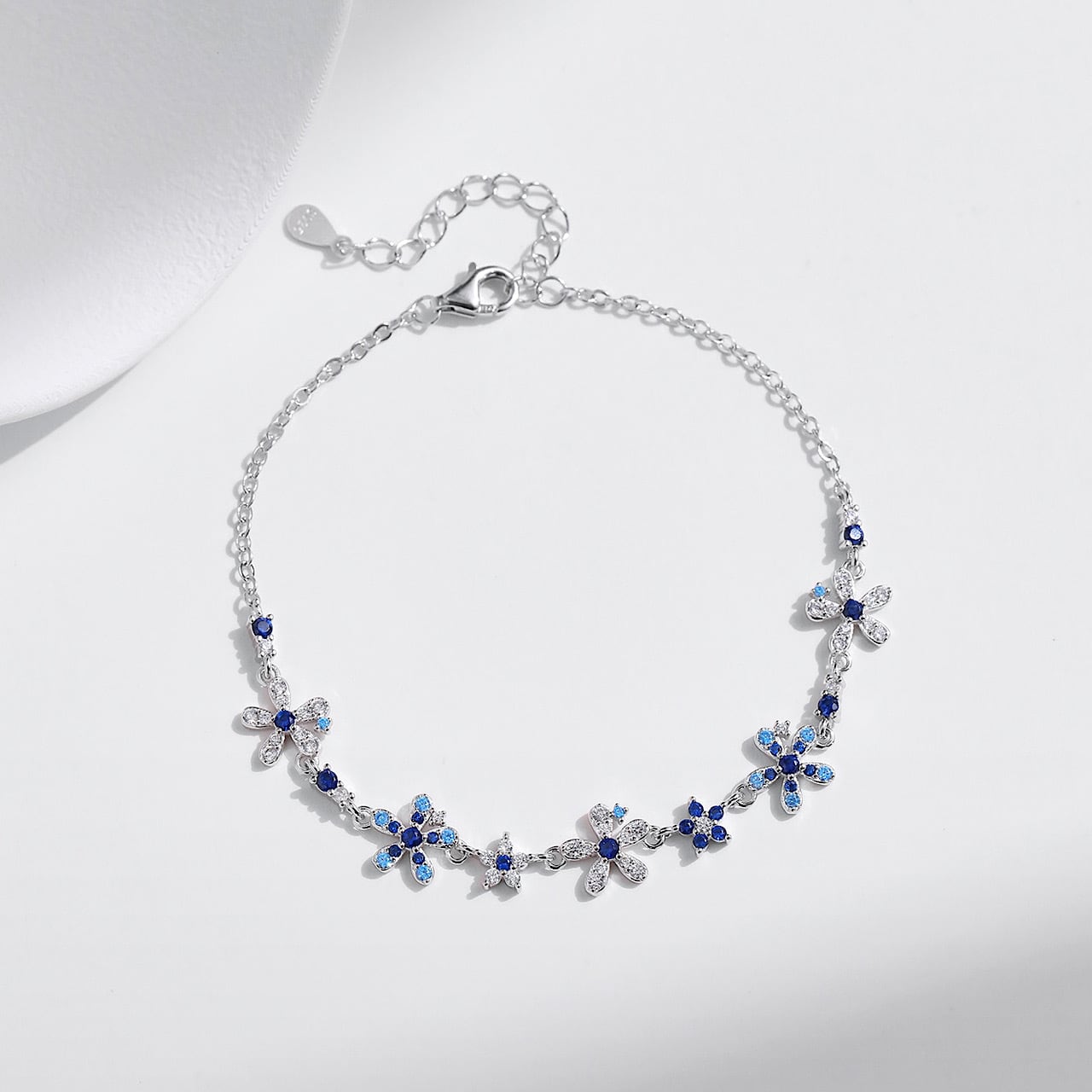 Swarovski シルバーブレスレット 花モチーフ Tough bracelet, Flower, White, Mixed metal finish | Swarovski