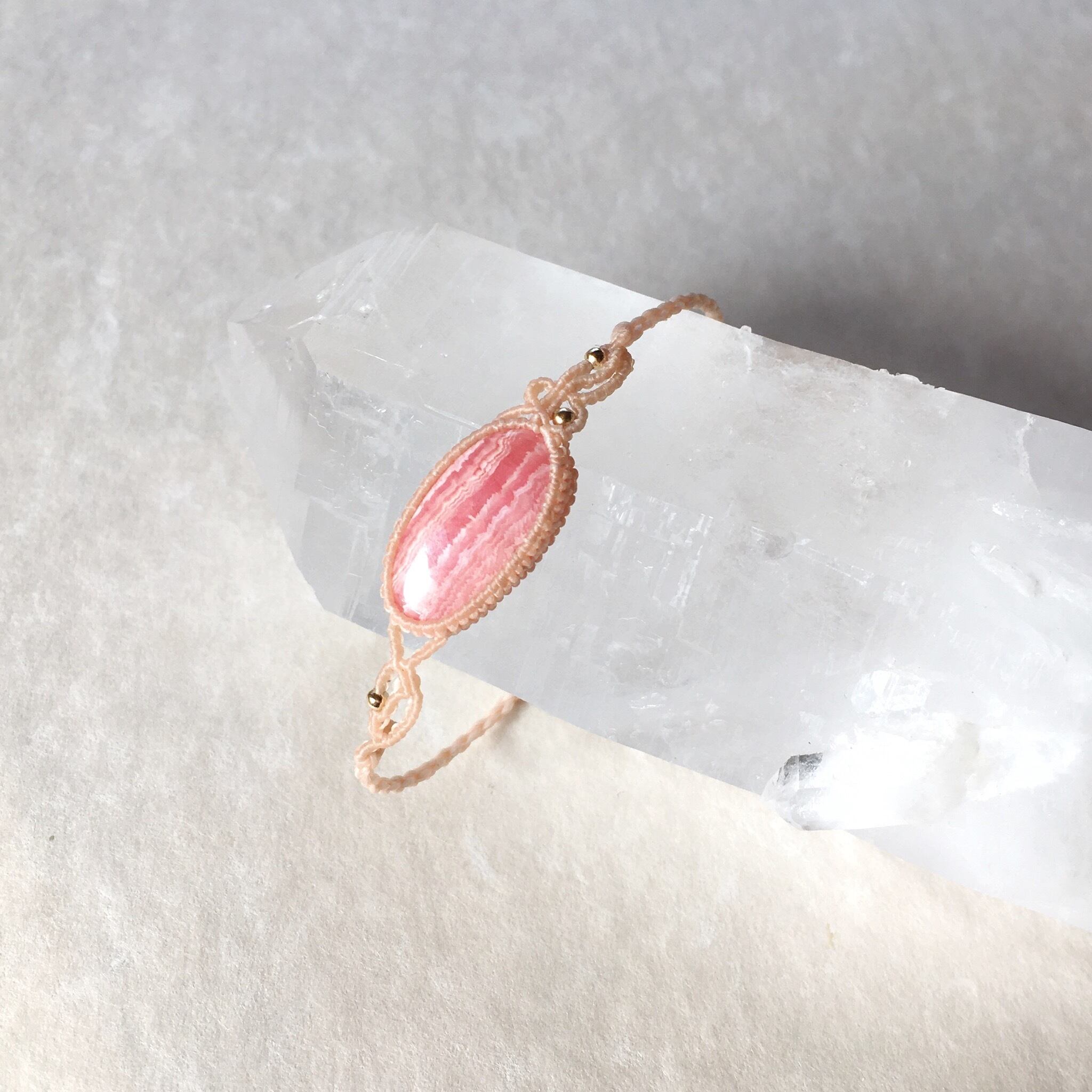 ロードクロサイト macrame bracelet