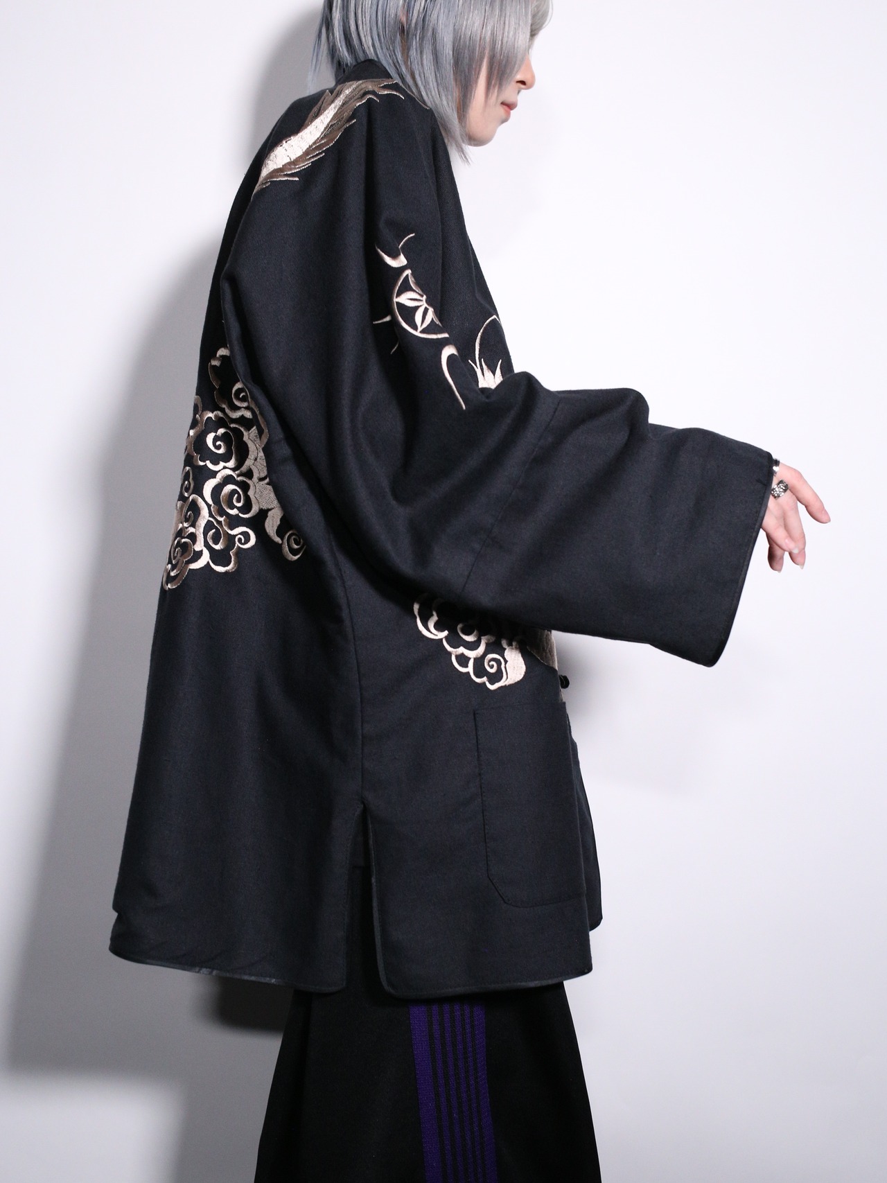 "刺繍×龍" front and back design black china shirt - 5