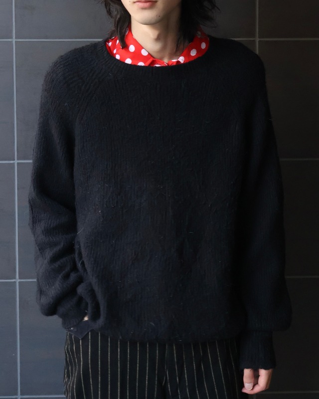 Round neck box silhouette knit
