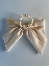 サテンリボンシュシュ