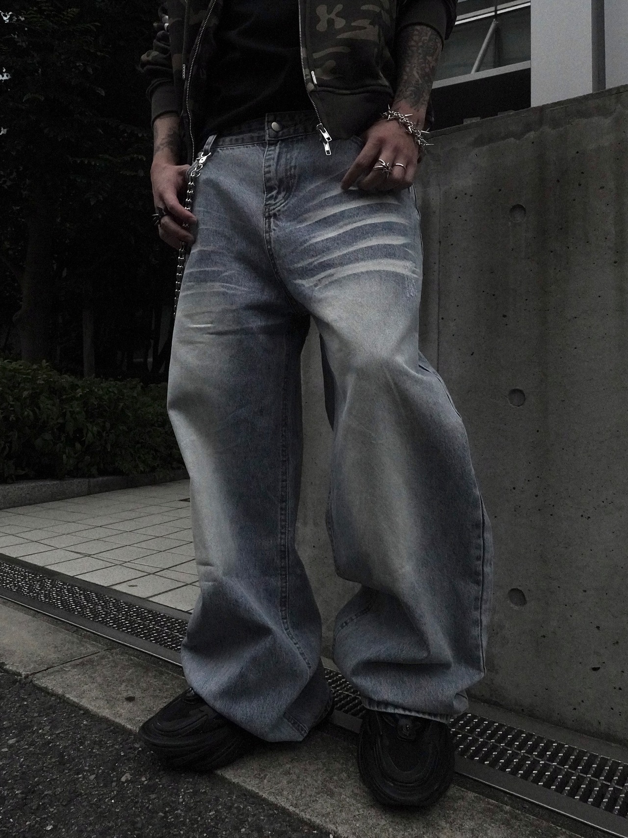 【PLANET STUDIO】Cross Studded Baggy Denim Pants
