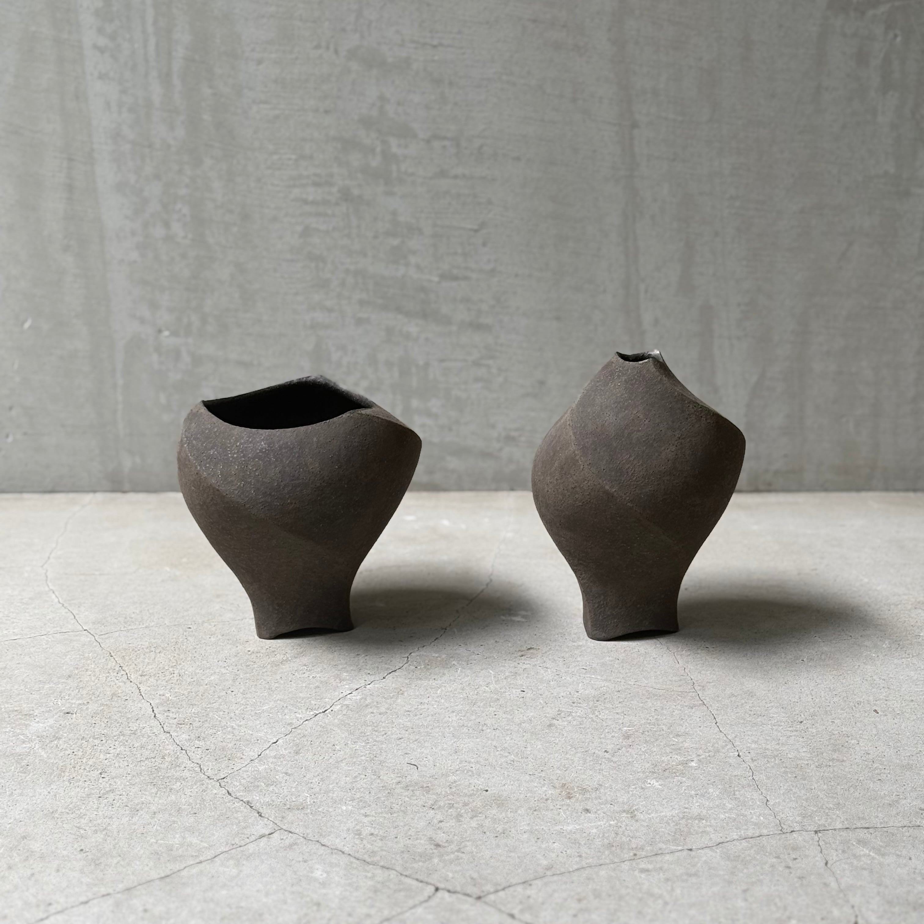 高田かえ 黒錆ひねり花器 | gallery 一白
