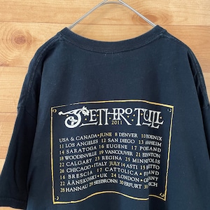 【GILDAN】ジェスロタル 2011年 ツアーTシャツ バンドTシャツ イラスト バックプリント ロックt Jethro Tull US古着 アメリカ古着