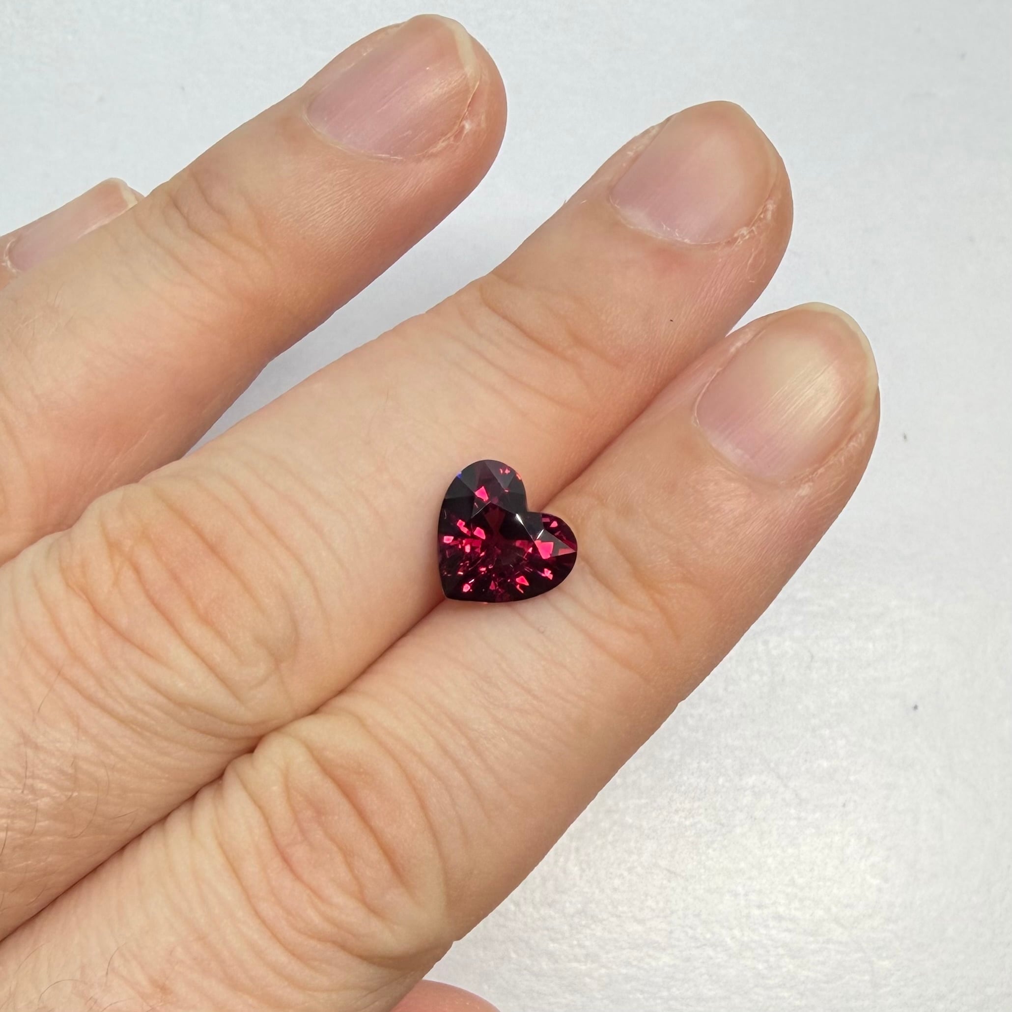 2026 ラッキーカラー　情熱を感じるガーネット♡