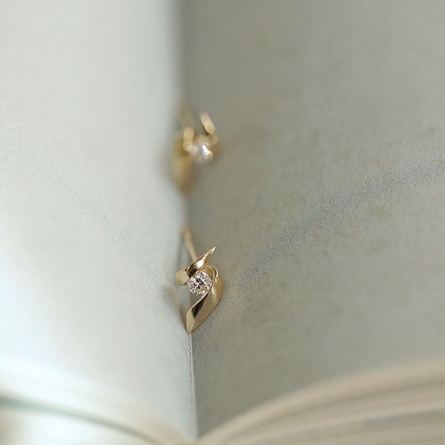 スパイラルサイクロンクリスタルピアス【eg156】