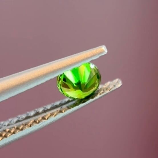 デマントイドガーネット 4.1x4.1x2.7mm,0.33ct, ロシア産 | ROSWAY