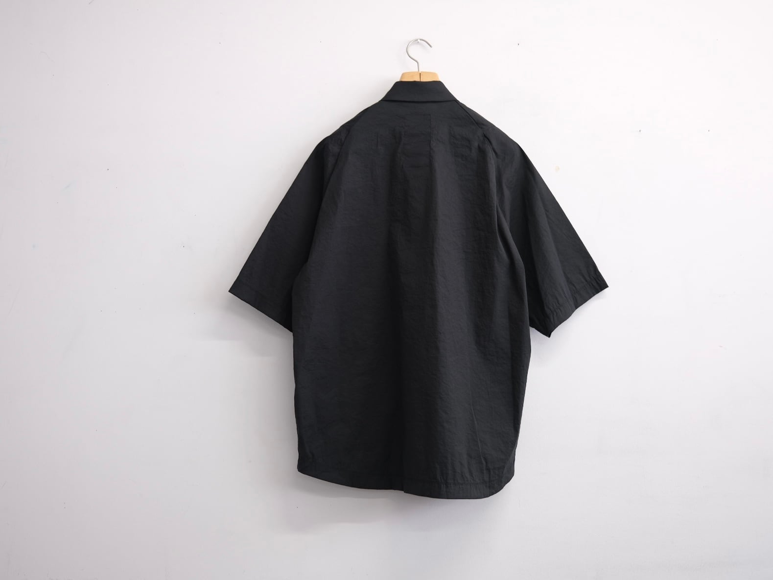 TEATORA” CARTRIDGE SHIRT S/S - AQ BLACK” | Lapel online store