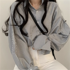 【送料無料】 トップス 2色 ブラウス ロング丈 萌え袖 袖あり 長袖 フレア袖 フレアスリーブ Vネック Aライン フレア プルオーバー 薄手生地 かわいい 大人可愛い 大人女子 こなれ感 シンプル カジュアル 大人 おしゃれ お洒落 ラフ コンサバ ストライプ柄 秋 30代 40代 レディース 女性用 ママ デート お出かけ お茶会 女子会 休日 着回し プチプライス カラバリ デイリーユース 普段使い オルチャン 韓国 ファッション 定番アイテム 着痩せ   インスタ映え ブラック ブルー