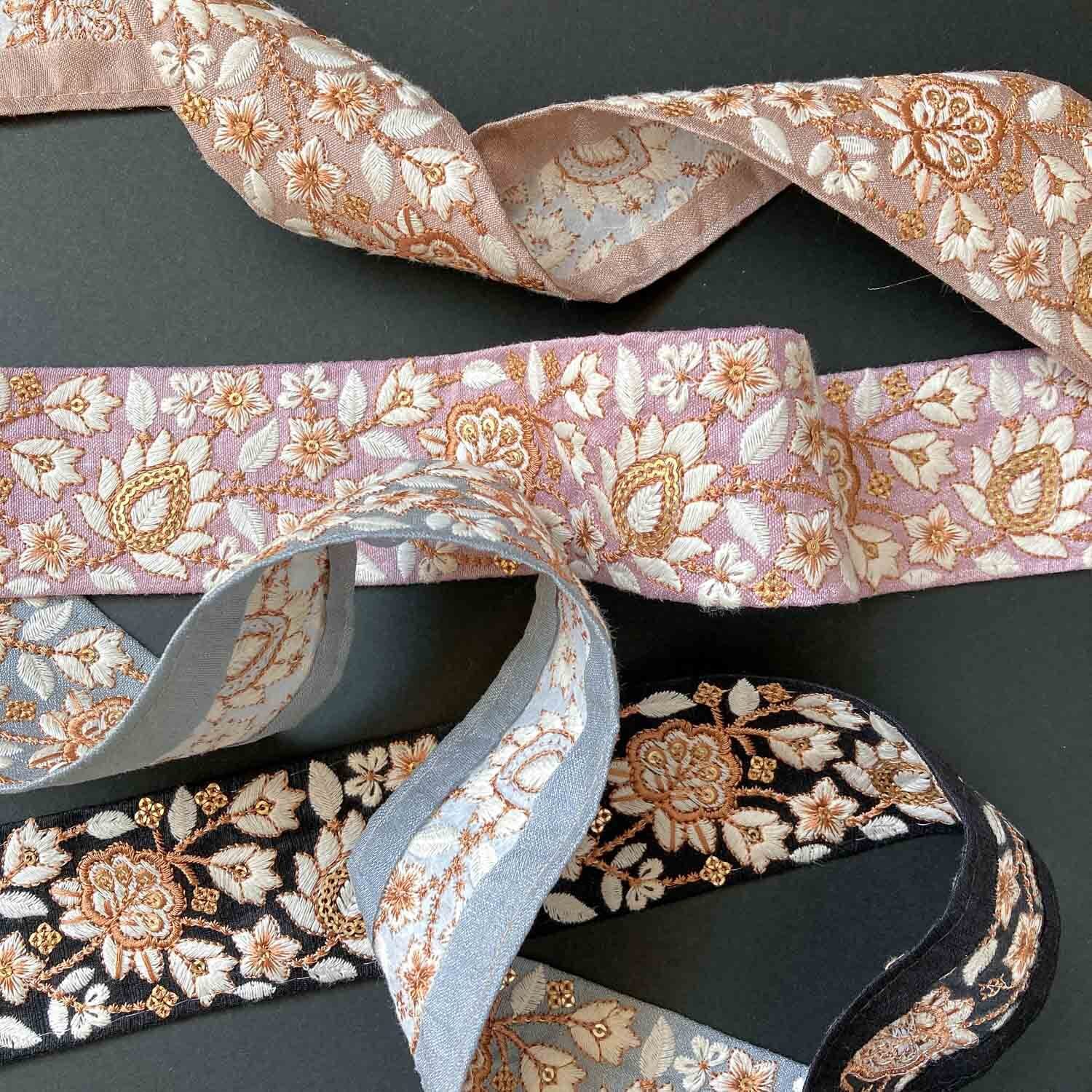 827 2色の小花柄がかわいい布地のタッセル❤インド刺繍リボン タッセル