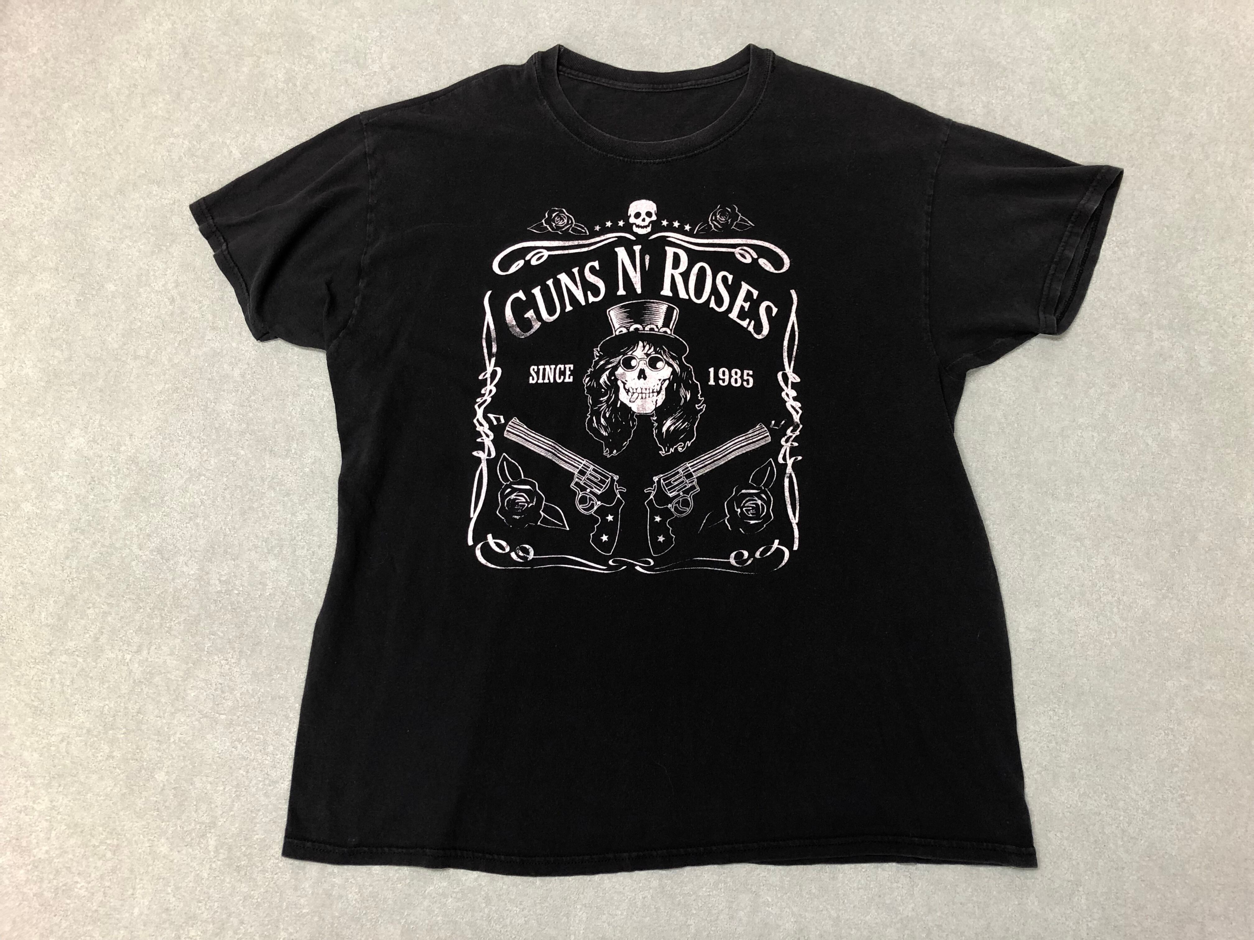 GUNS N