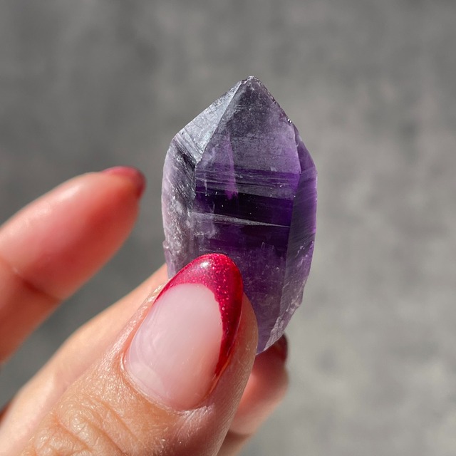 【ナイジェリア・チュチュクリフ産 アメジスト】tutu cliff ② 鉱物 天然石 パワーストーン