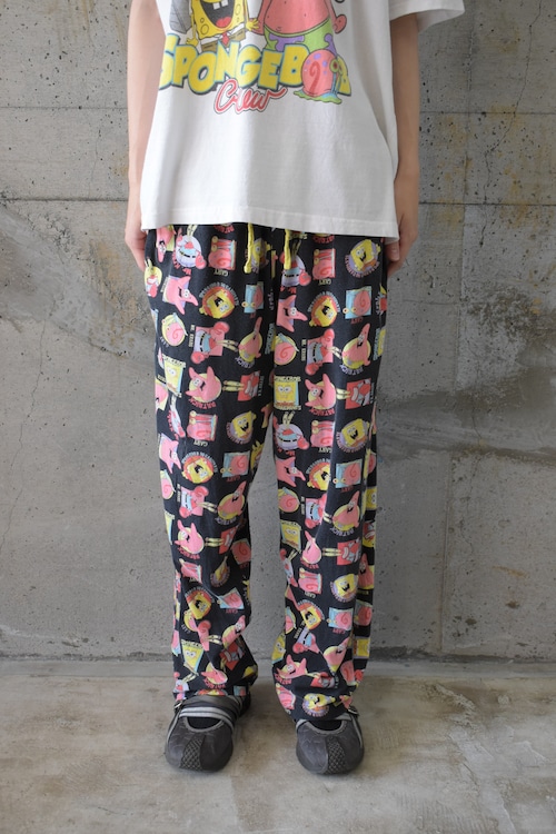 Black all-over print pajama pants