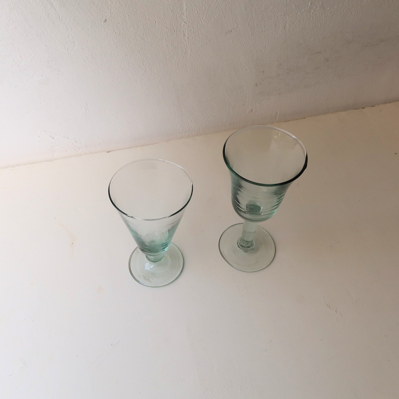 すきとおった青緑のグラス