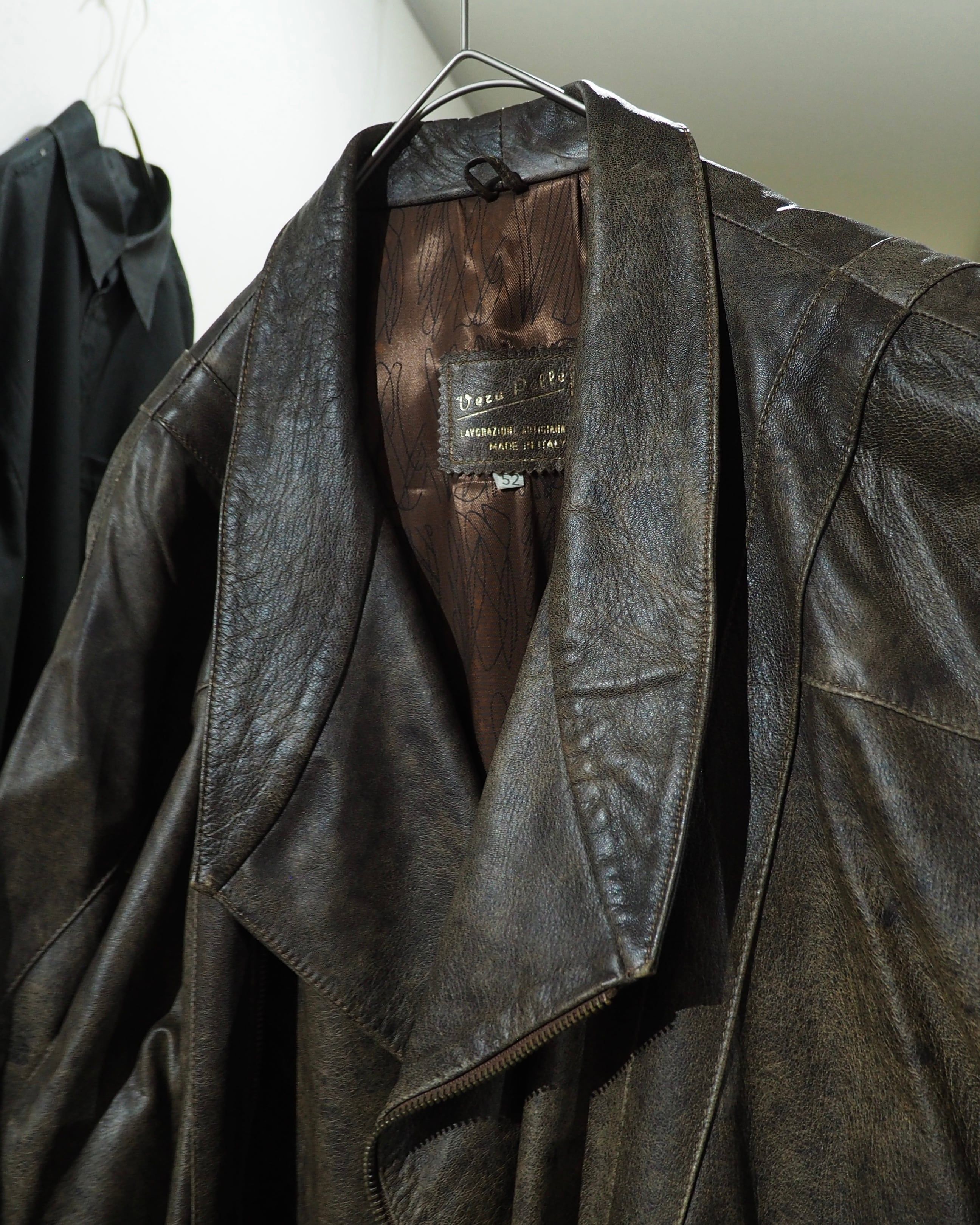 " Made in Italy - Vera Pelle " Unconventional Deformed Silhouette Vintage Leather Jacket