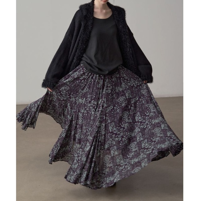 Patterned pleated long skirt C1345