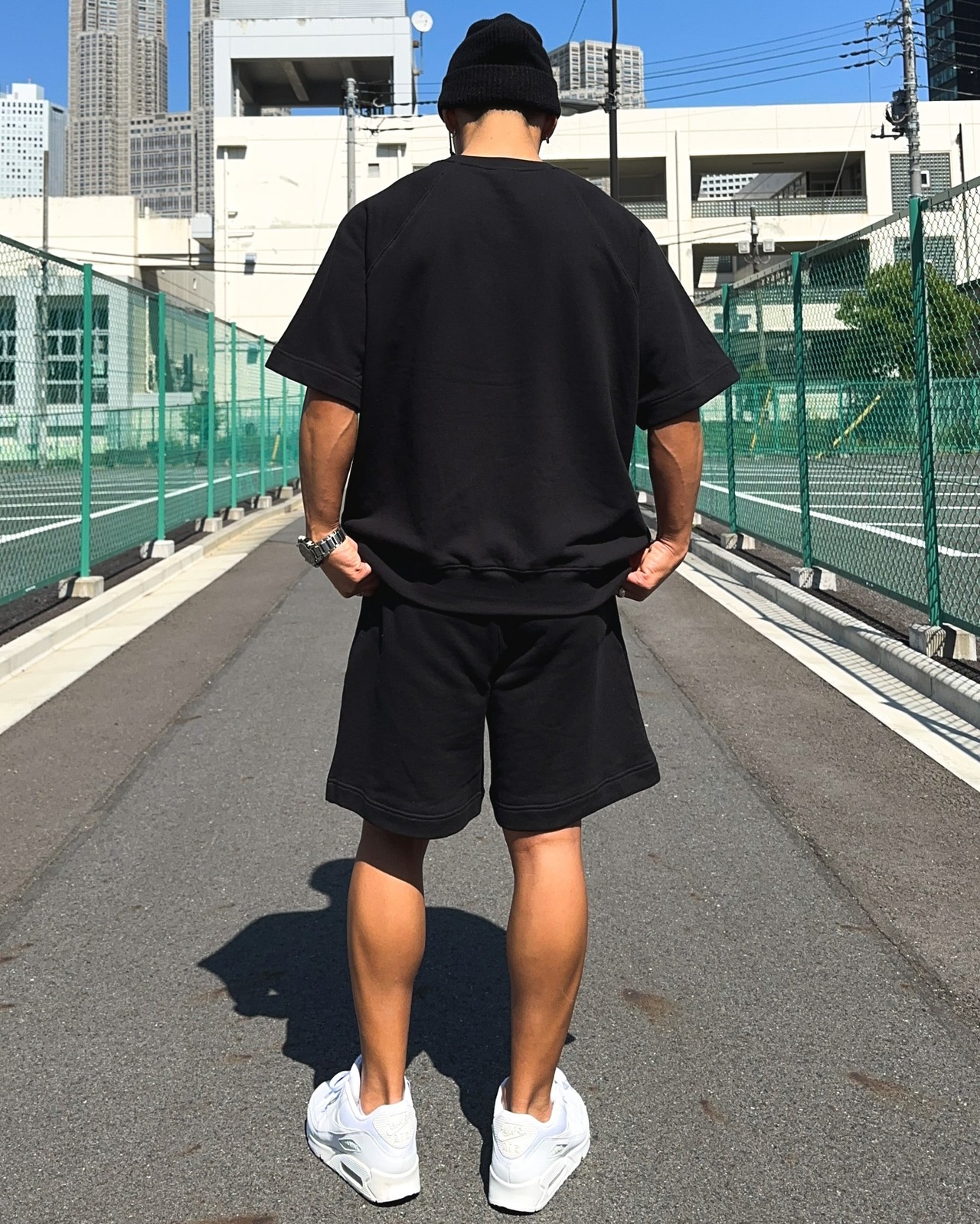 BASIC ONE POINT LOOSE FIT SWEAT SHORTS - BLACK