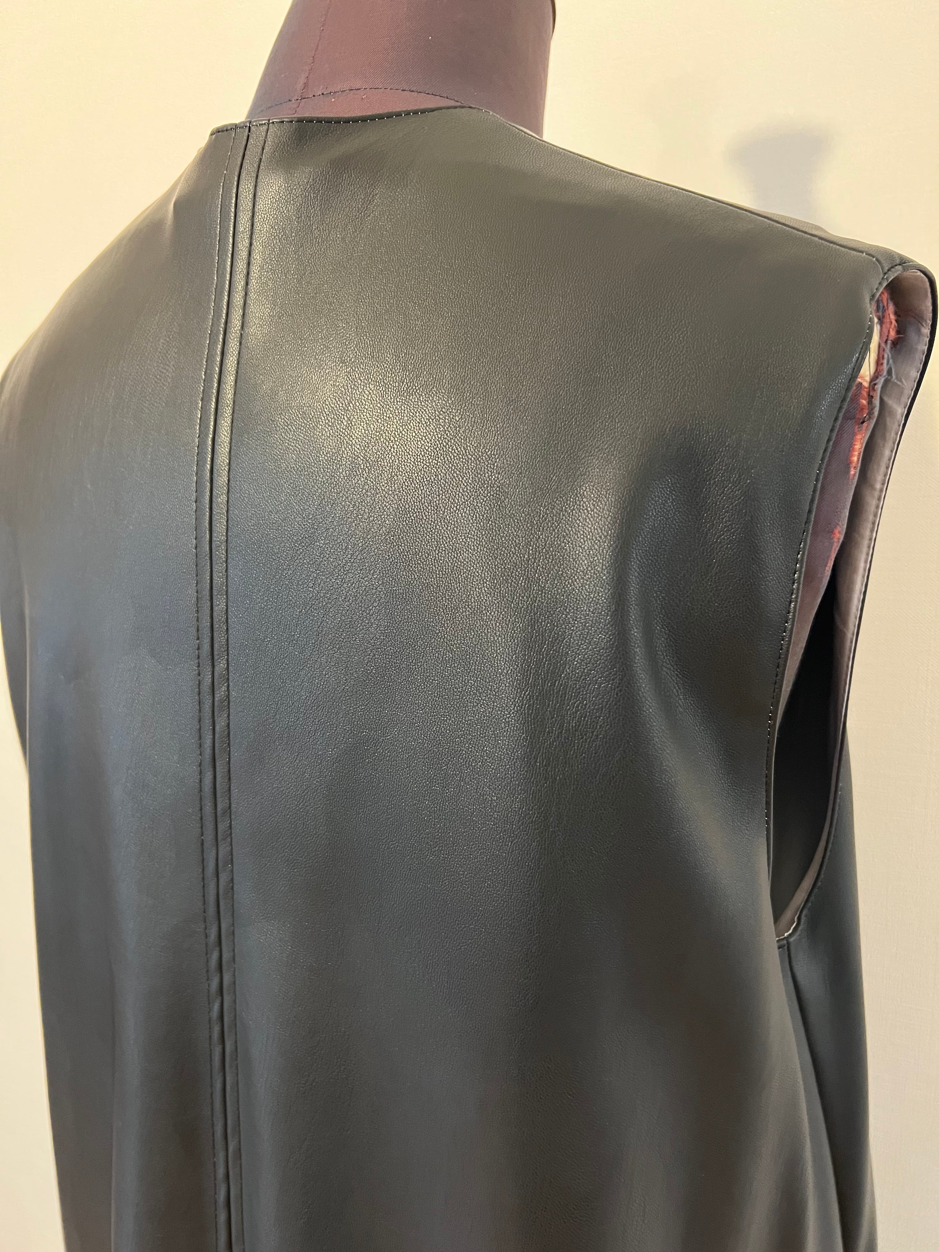 Deep U neck dress ディープユードレス:エコレザーブラック | ANNIK