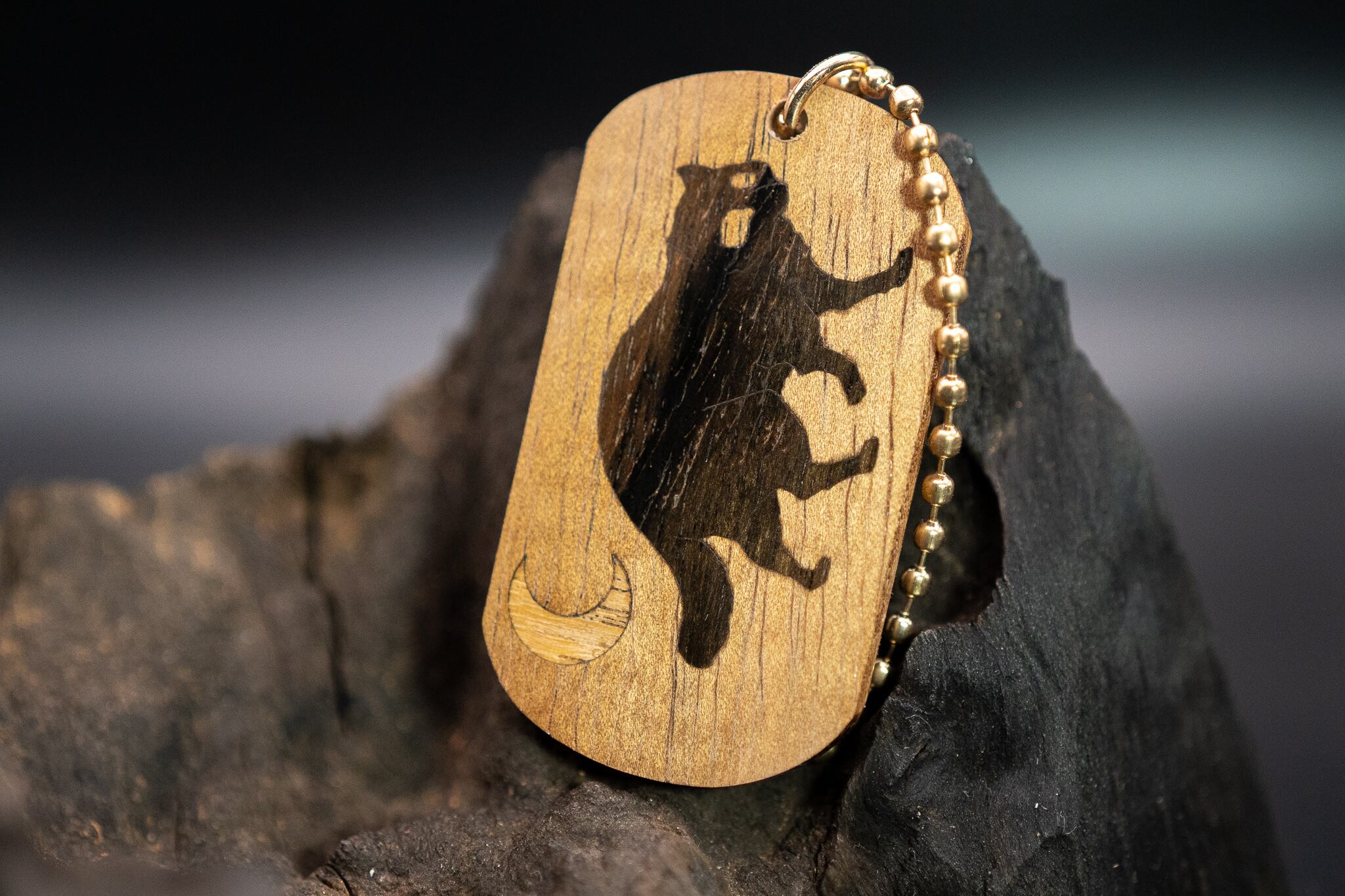 【王族の愛した銘木】 ハワイアンコア ドッグタグ 象嵌 三日月とたぬき