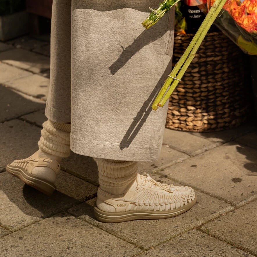 KEEN キーン】UNEEK ユニーク ウィメンズ (White Cap/Cornstalk