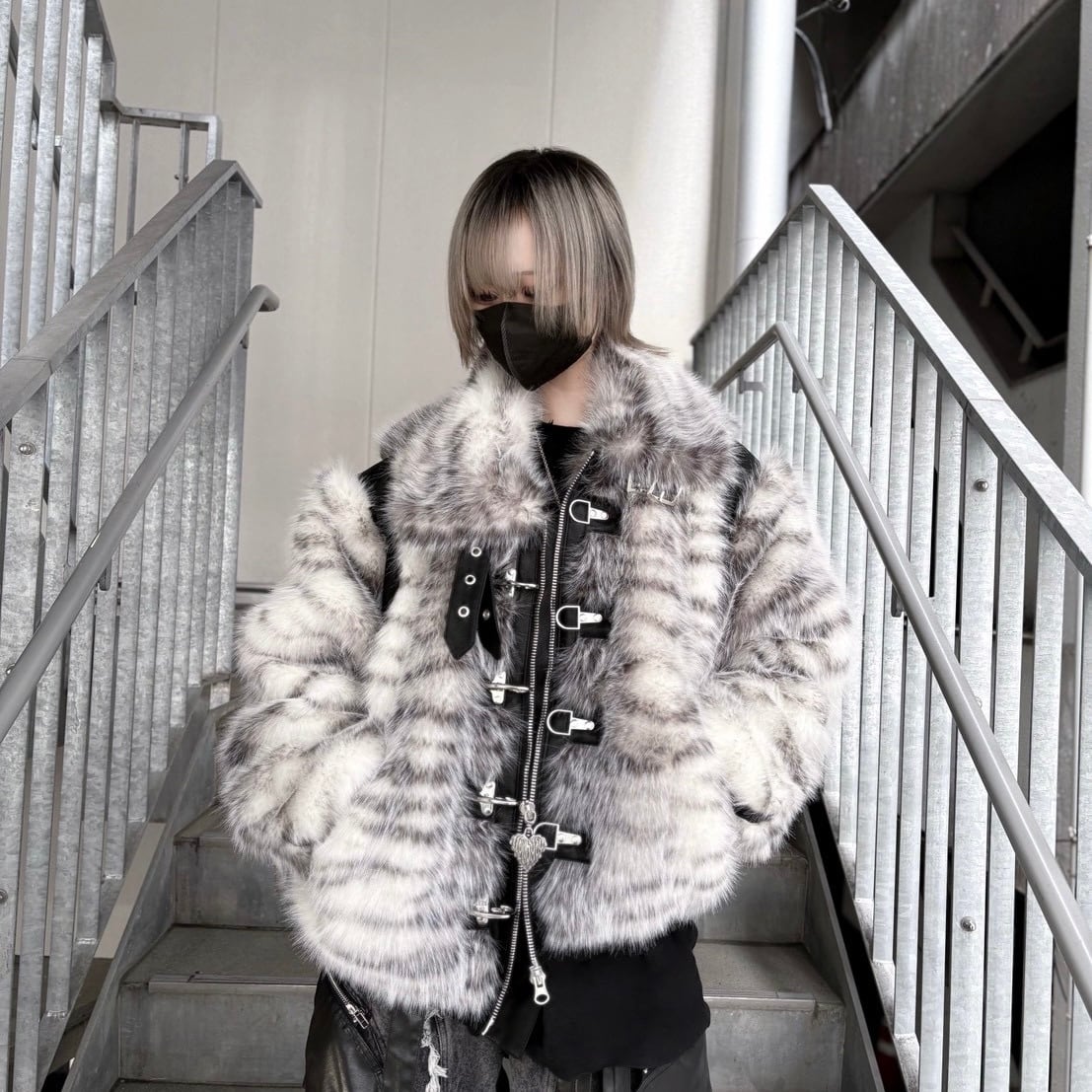 バックステージパス（backstagepass）/MEGYU(メギュ)フェイクファーブルゾン BACKSTAGEPASS】(バックステージパス) MEGYU(メギュ)フェイクファー