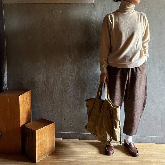 MITTAN｜ウルグアイウールタートルセーター KN-21 薄々茶