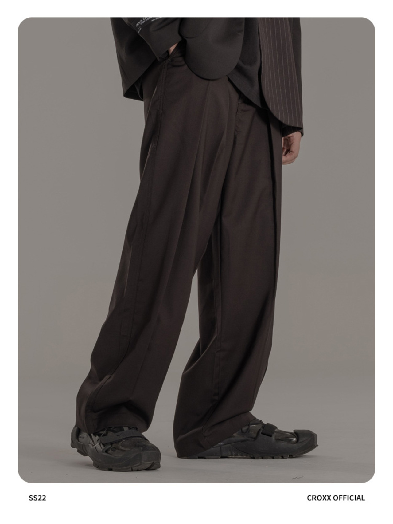 リラックスワイドストレートプリーツパンツ