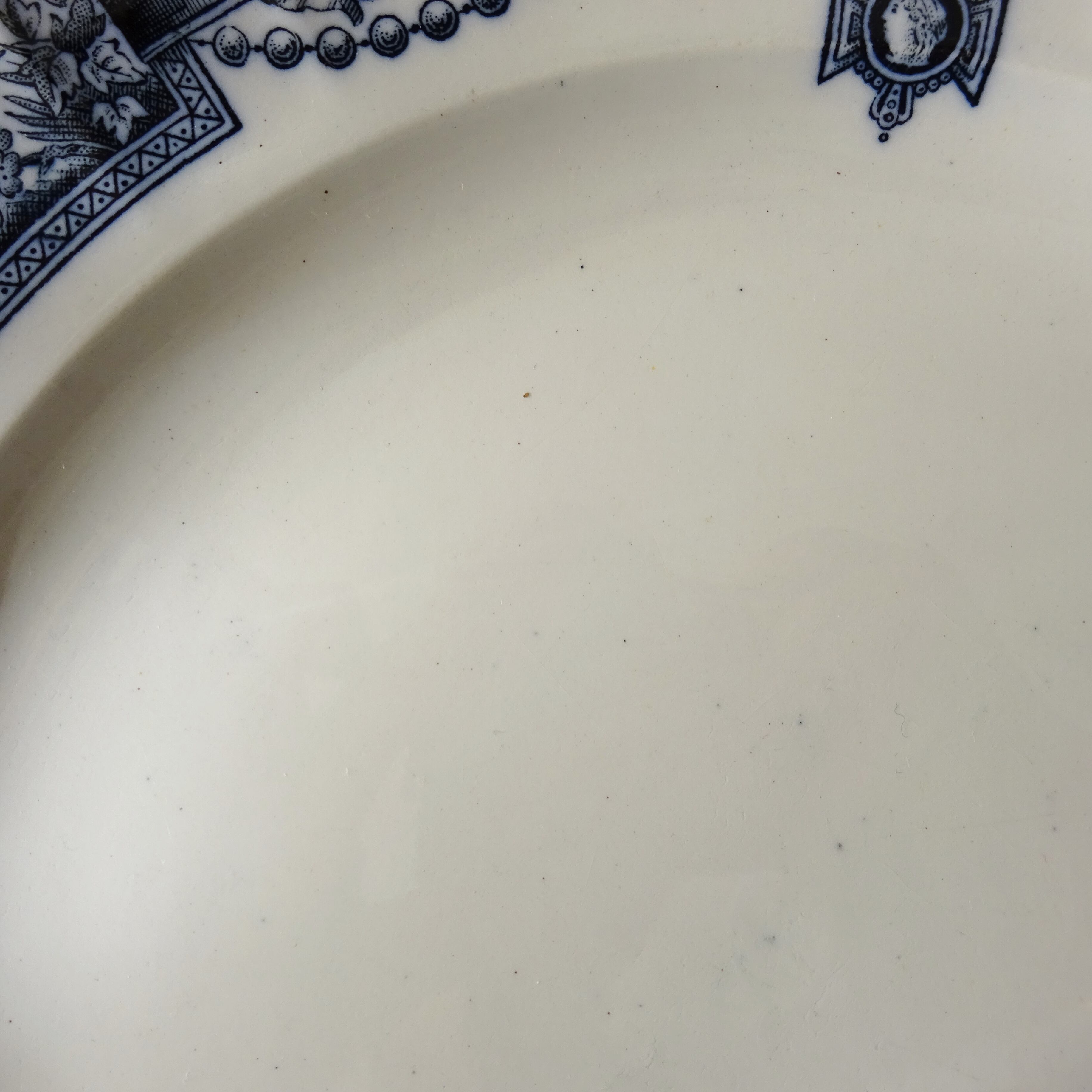 【 Épuisé 】ST AMAND ET HAMAGE NORD  modèle《MÉDAILLON》Assiette plate (C)