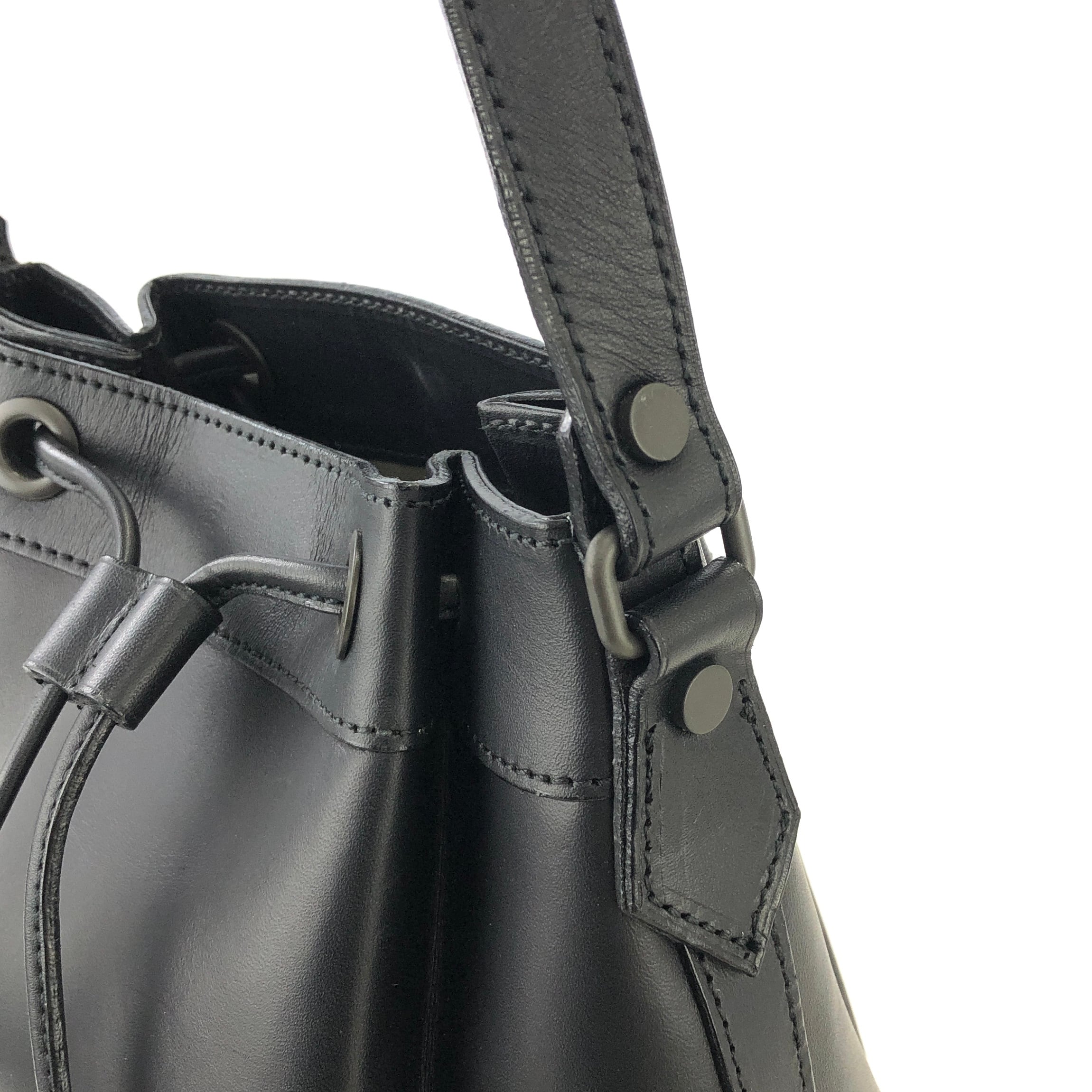 VALENTINO GARAVANI ヴァレンティノガラヴァーニ ロゴ型押し