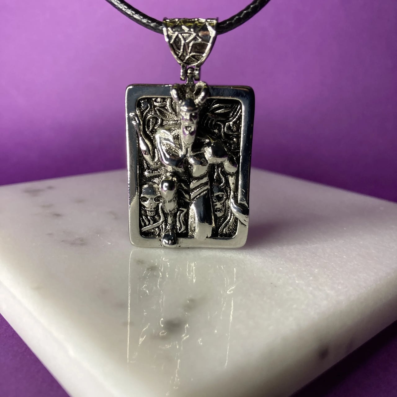 再入荷【呪いを具現化する】ダークコアブリンガー