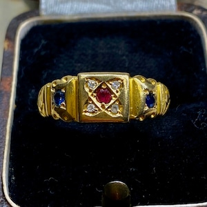 【9月限定サファイアSALE】 1900年ミレニアムアンティークリング　イギリス　英国　フルホールマーク18金の指輪　ルビー　サファイア　ダイヤモンド