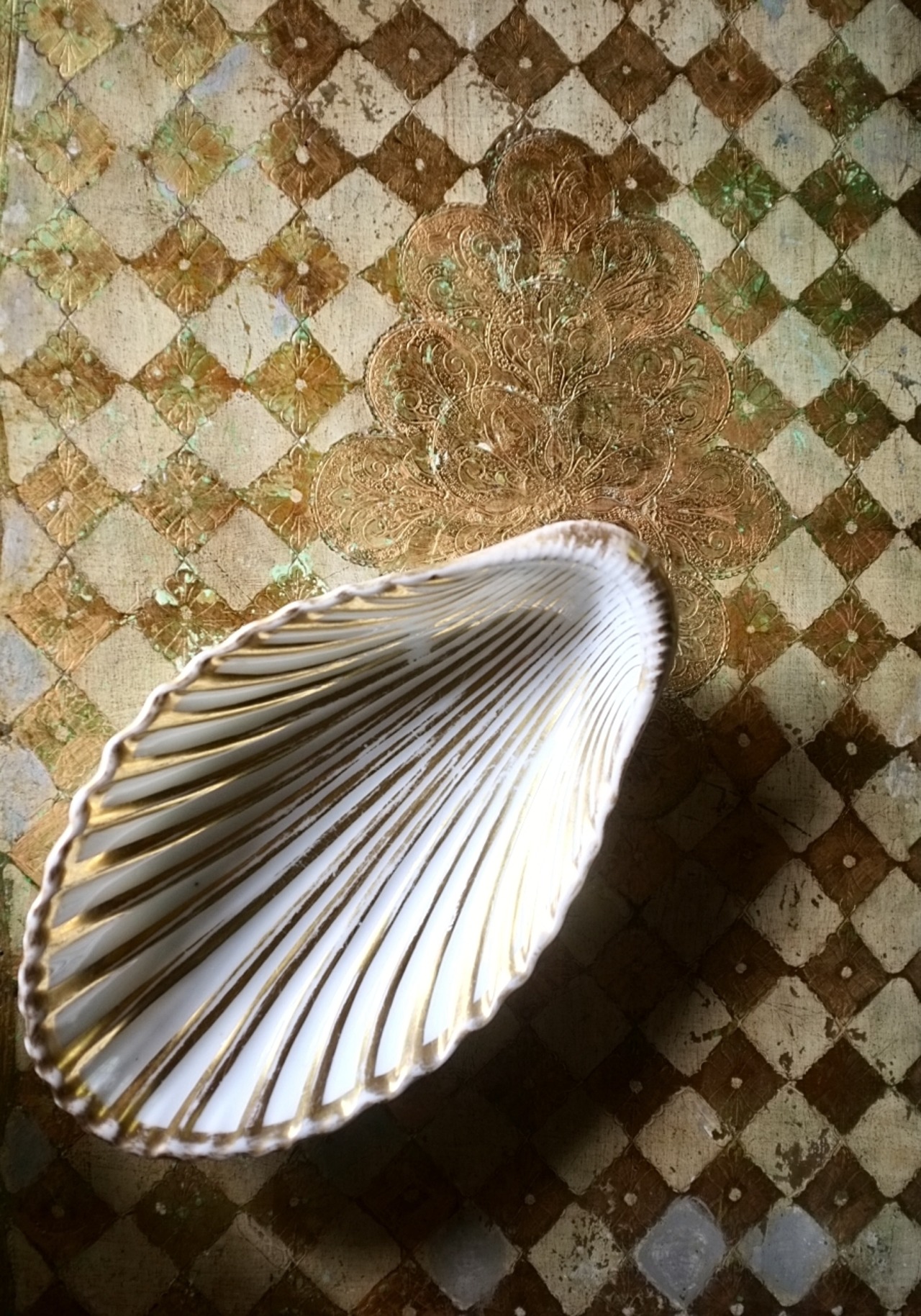 19世紀  金の海から 帝政様式 金の貝と大きなラヴィエa パリ窯 アンティーク